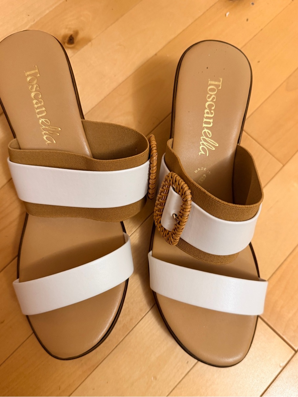 Toscanella woman’s sandals white  & Tan Leather  Woven Buckle Size 9.